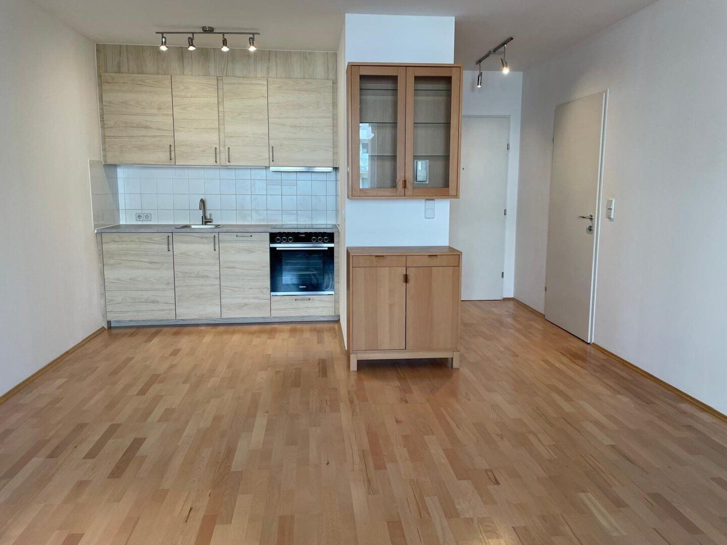 gemütliche 2 Zimmer Wohnung mit Loggia *inkl. Garage und Heizung*