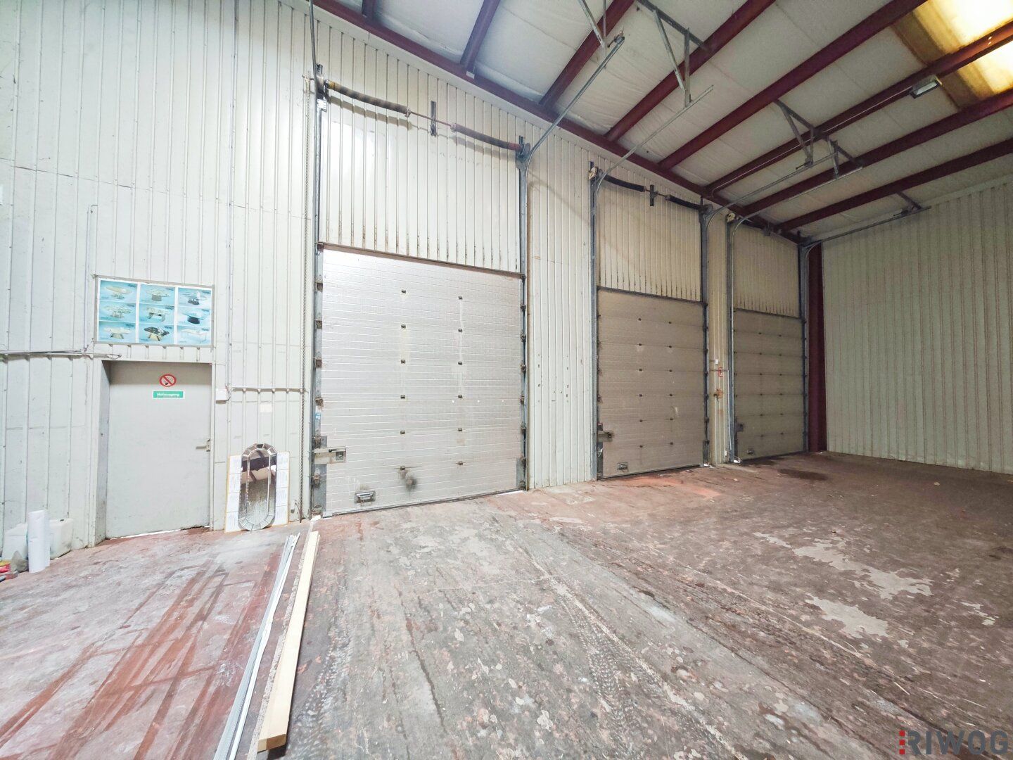 1.100m² isolierte Lagerhalle mit 250m² Büro | Rampen & ebenerdige Einfahrt möglich | optional bis zu ca. 2.000m² Lager möglich - Ansicht 3