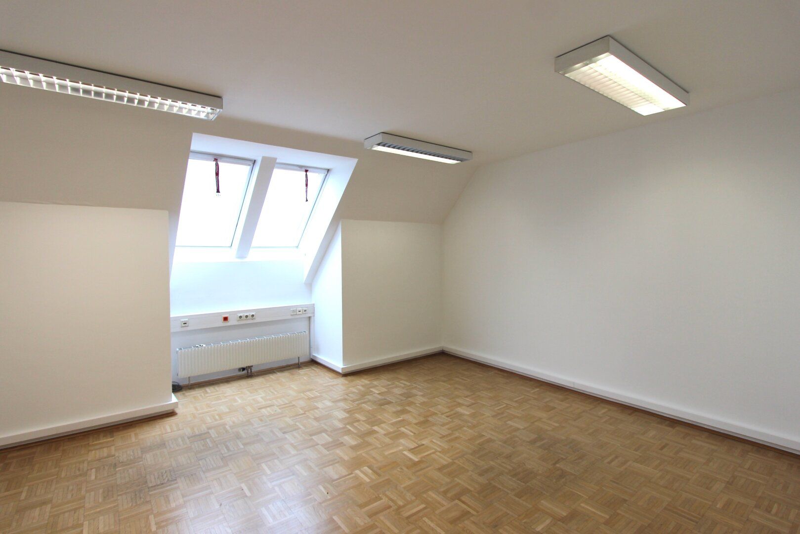 Zentral begehbares Büro im 4. Stock eines Bürogebäudes - inklusive Heizkosten! - Mehr