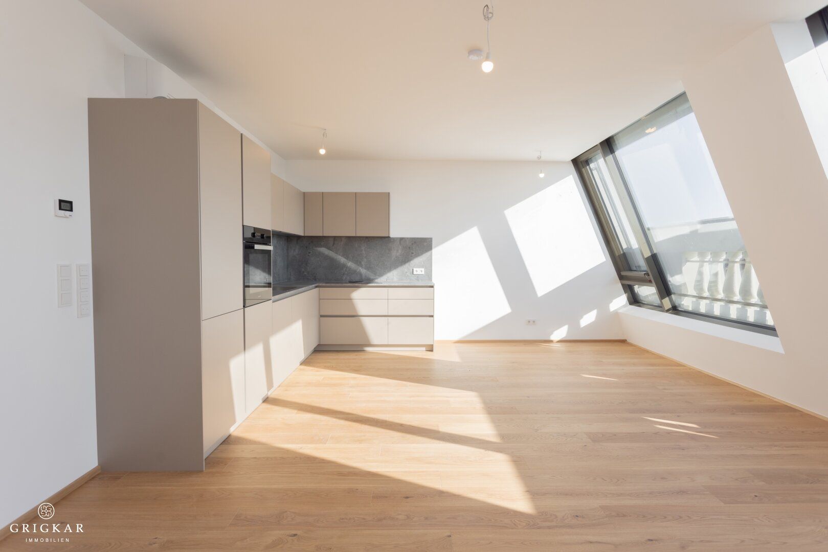 Neue Dachgeschoss Wohnung unbefristet zu vermieten
