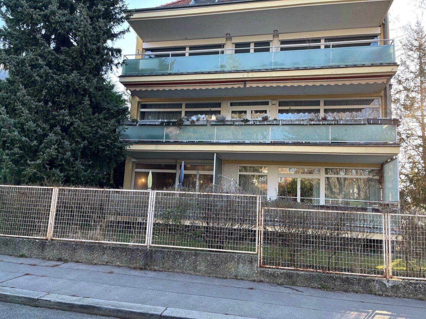 Neubau mit Balkon