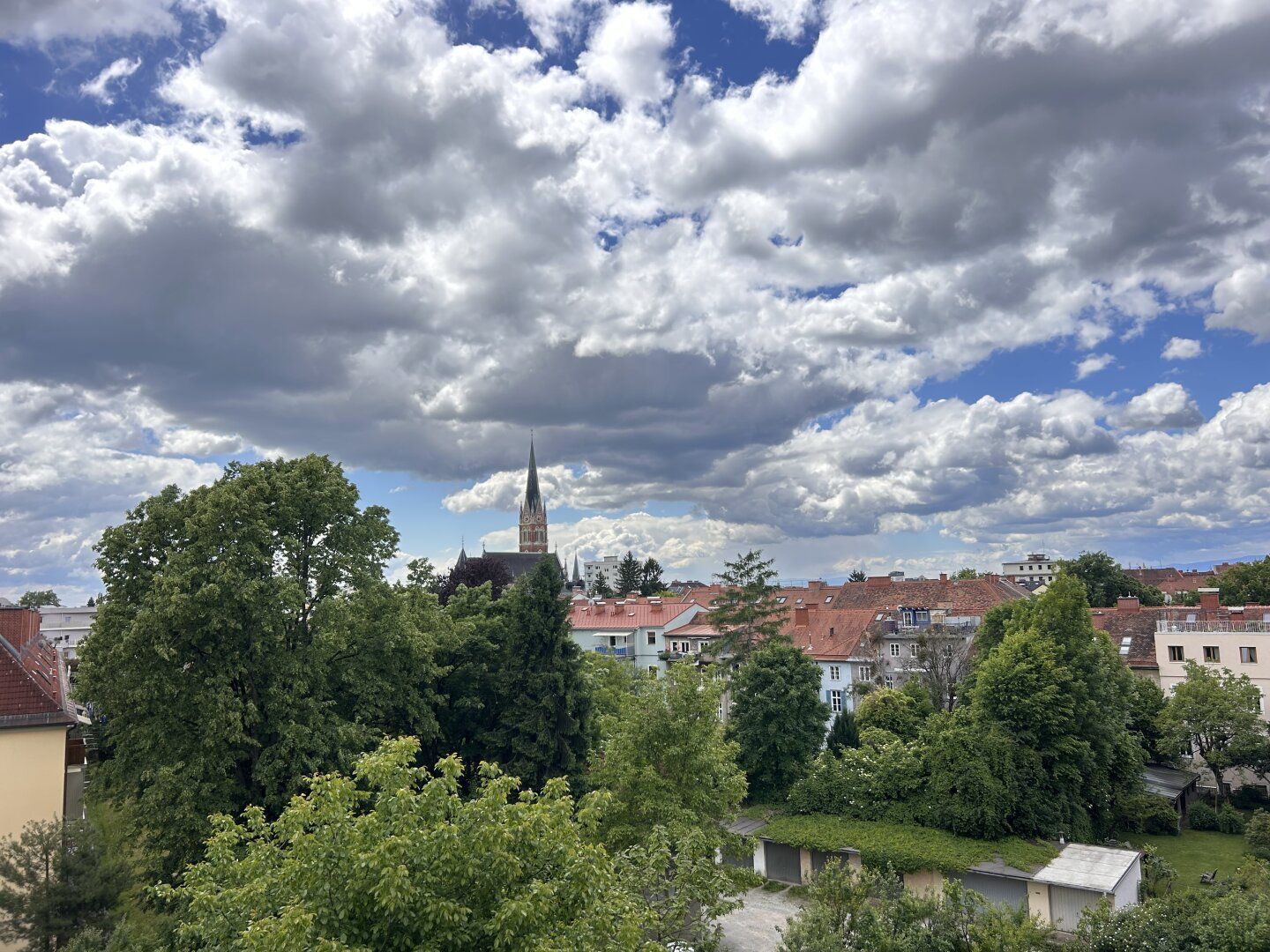 3-Zimmer-Wohnung in St. Leonhard mit Süd-Balkon & Herz-Jesu-Blick - perfekt für Familien oder Studenten