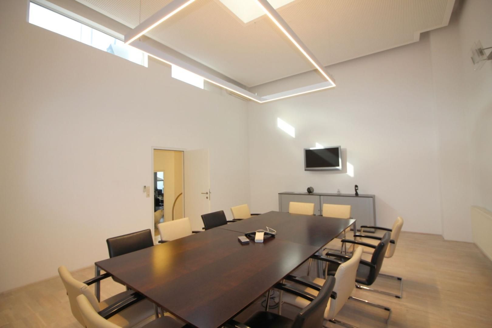 ATTRAKTIVE RÄUMLICHKEITEN ALS BÜRO ODER ORDINATION AM GRIESKAI ZU VERMIETEN! - Ansicht 2