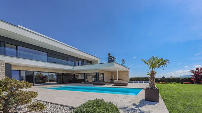 KITZIMMO-Luxusvilla in traumhafter Lage.