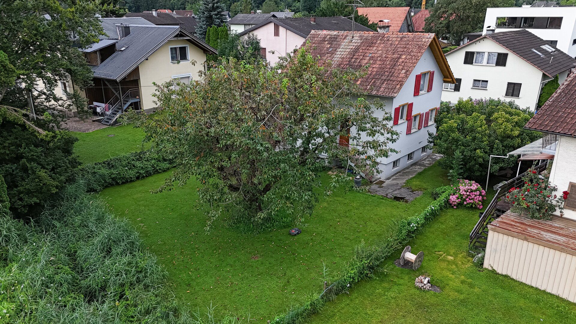 Renovierungsbedürftiges Einfamilienhaus mit schönem Garten in Höchst