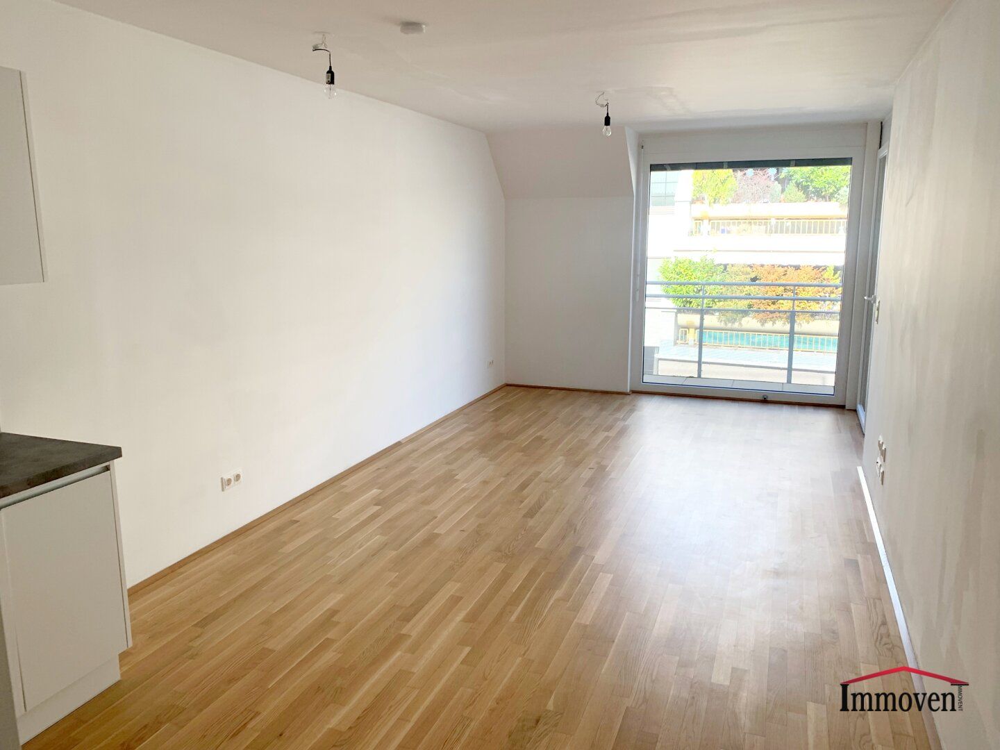Traumhafte helle 2-Zimmerwohnung mit Loggia und kleinem Garten! (Mietbeginn 01.09.2025)