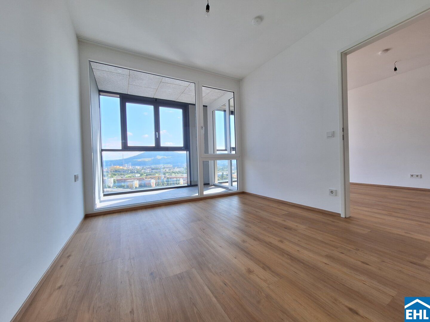 Top ausgestattete 2-Zimmer-Wohnung mit Loggia und Einbauküche im 17.OG!
