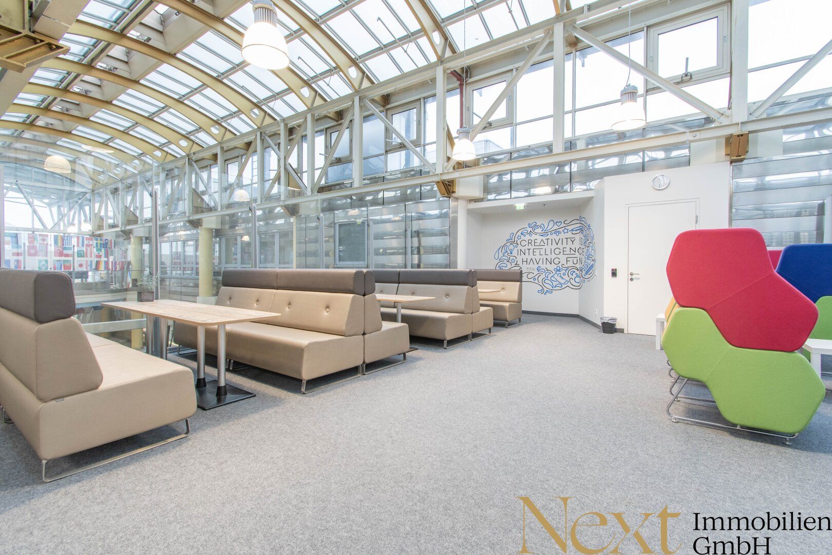 Erstklassige Bürofläche mit ca. 838m² in der Plus City in Pasching zu vermieten! Parkplätze kostenfrei! - Mehr