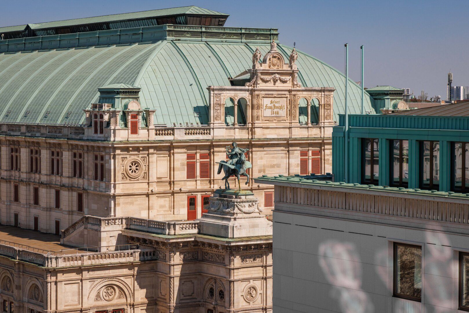 NEU AM MARKT! DG mit Blick auf die Wiener Staatsoper mit Sauna & Garage