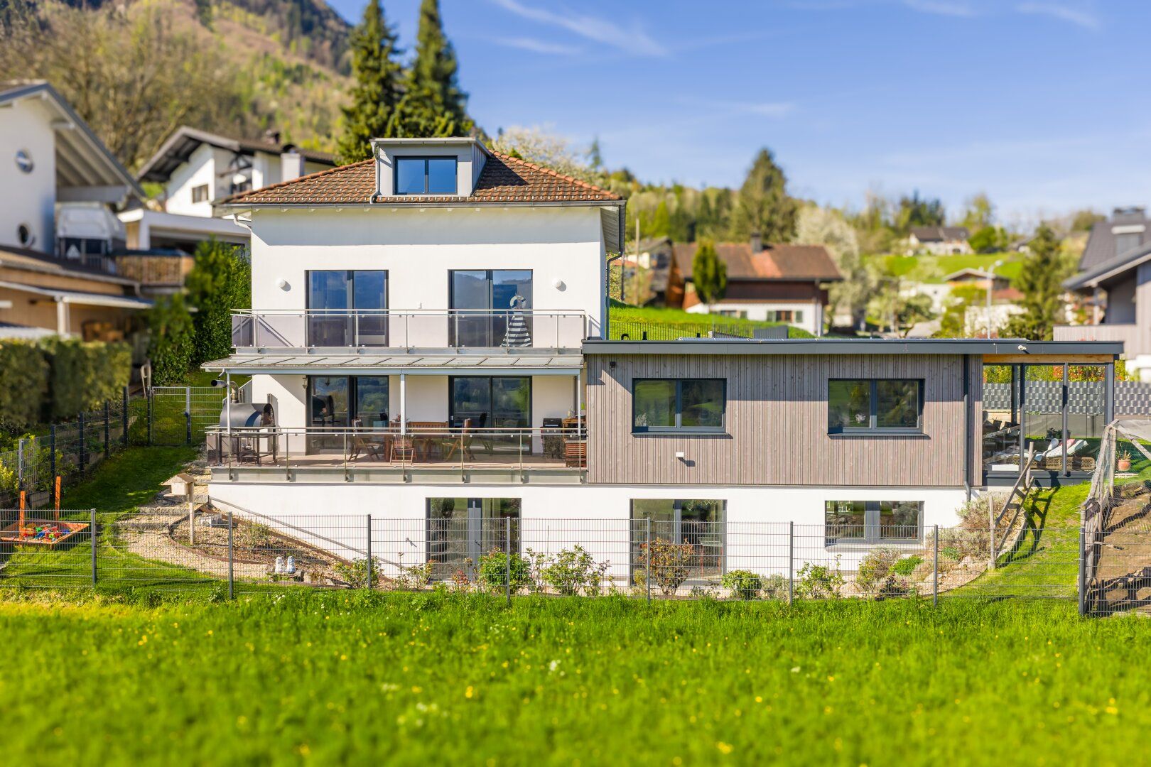 House, 300 m², land 1036 m²