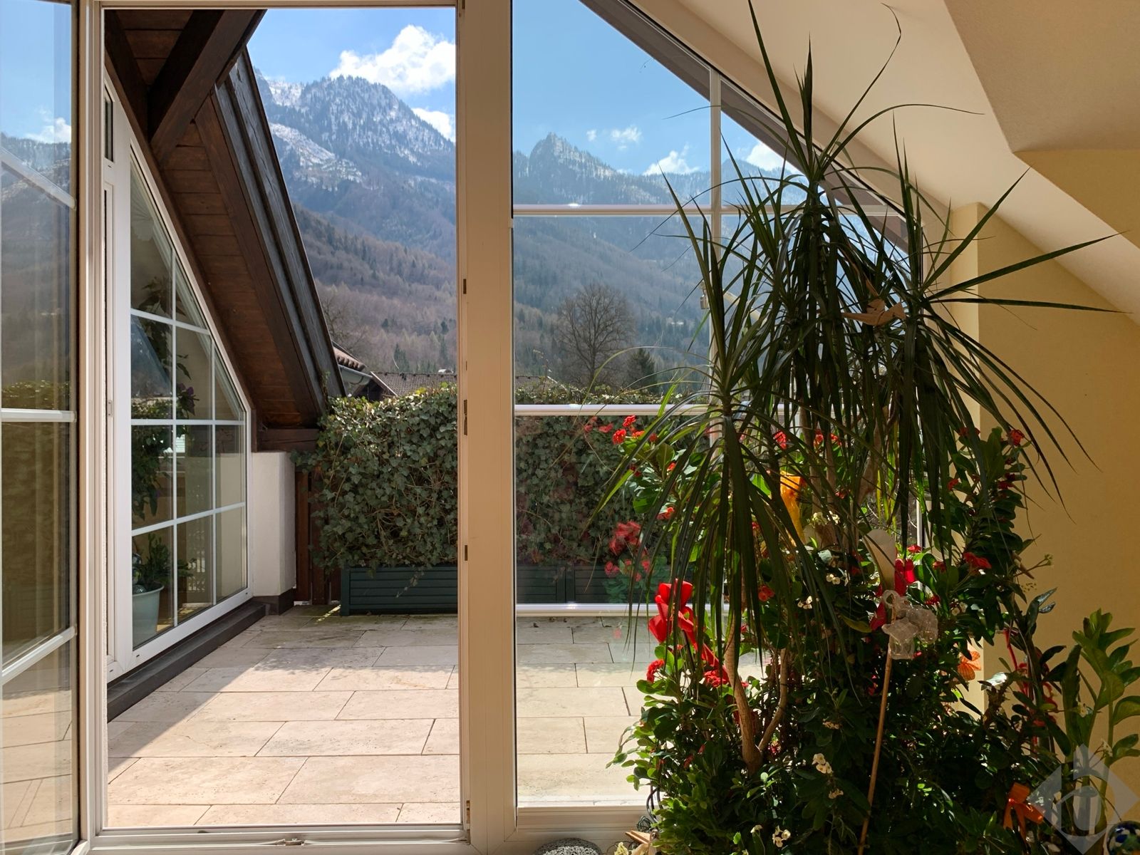Stilvolle Dachterrassenwohnung in Glanegg - Hohe Räume & traumhafter Untersbergblick