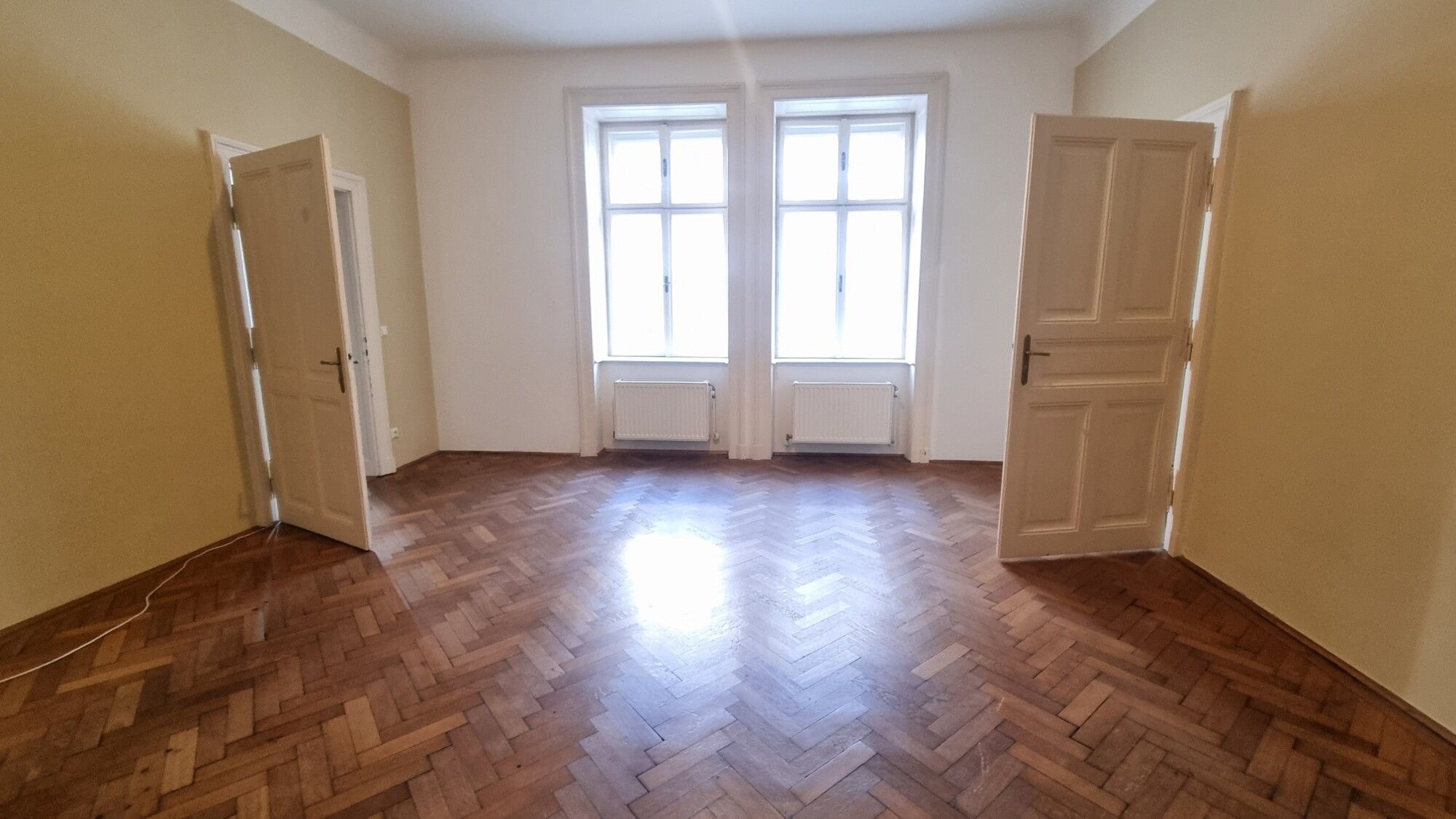 3 Zimmer Altbauwohnung in einem Stadt Palais