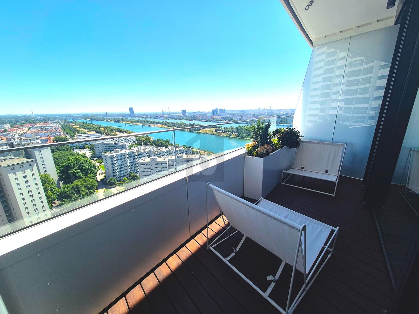LUXUS TRIFFT LIFESTYLE - SKYLINE & DONAUBLICK INKLUSIVE