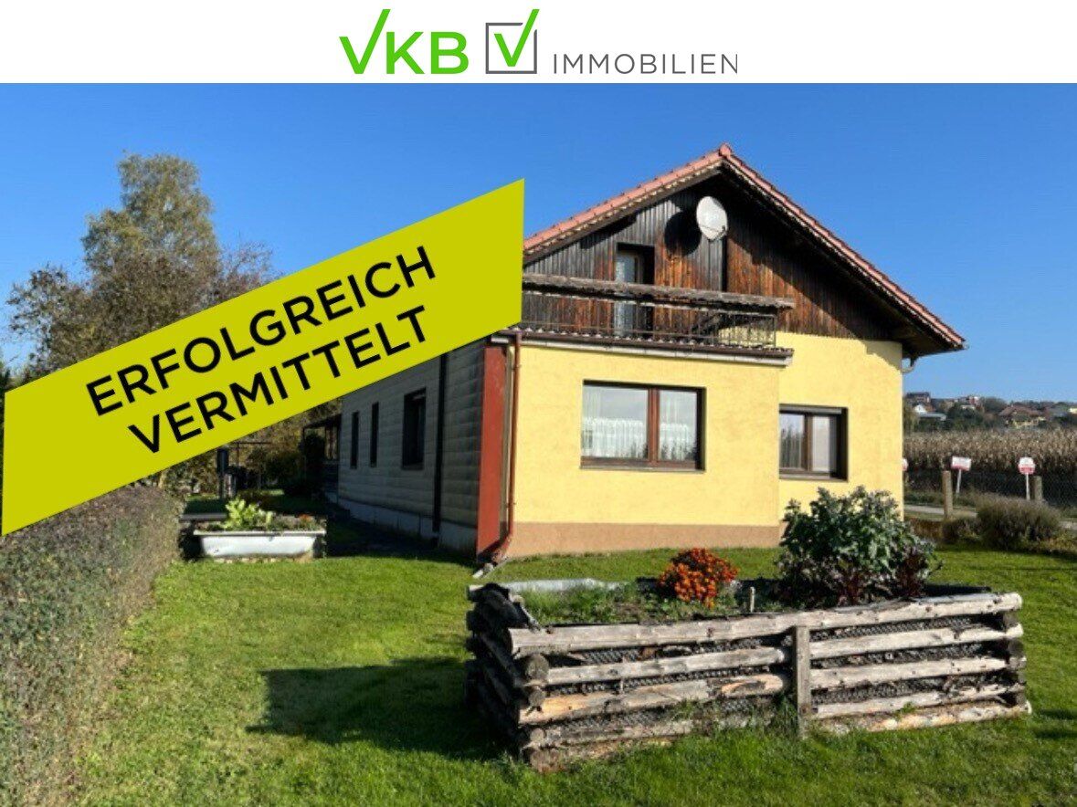 Natur pur: Kleines Haus im Grünen mit großem Garten.