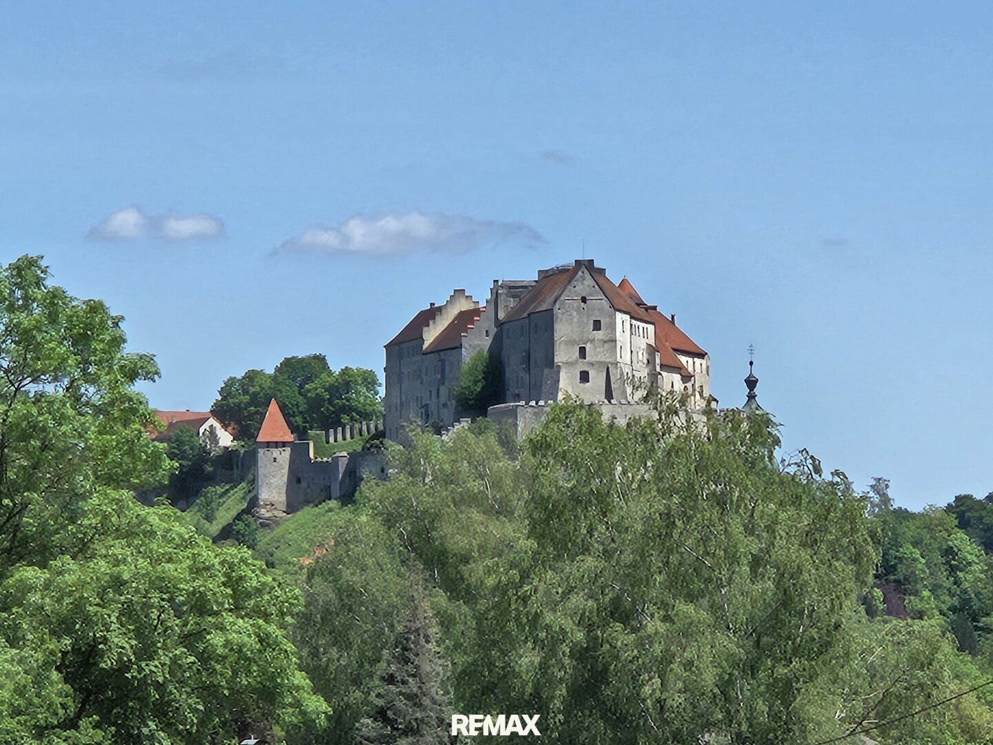 Baugrundstück mit Burgblick - Wohnen in Österreich, profitieren von Burghausen