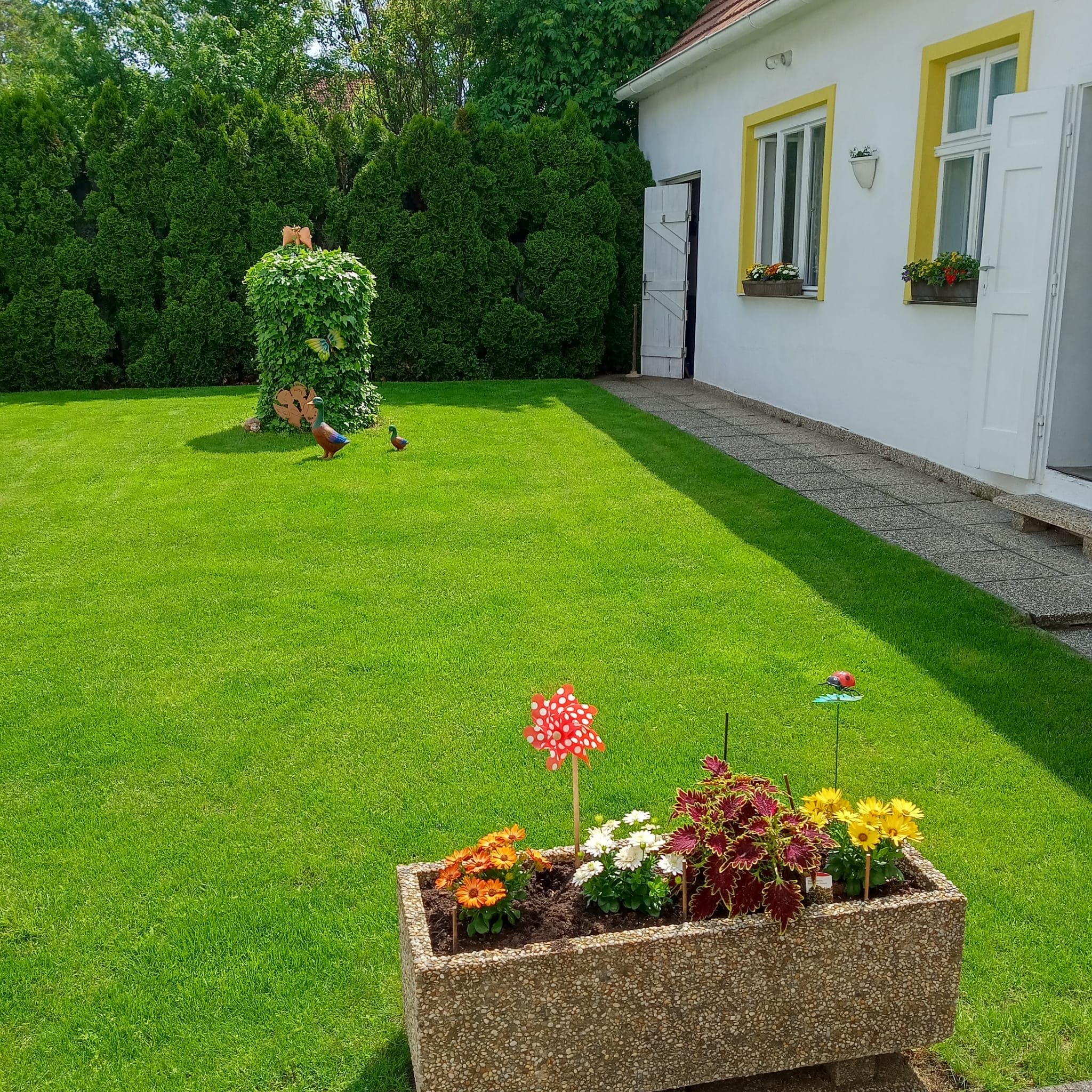Gepflegtes Wohnhaus mit 2 Wohn-Einheiten in ruhiger Lage!