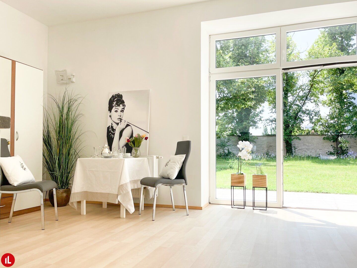Auf Zeit: Modernes Apartment mit Terrasse in Schwechat