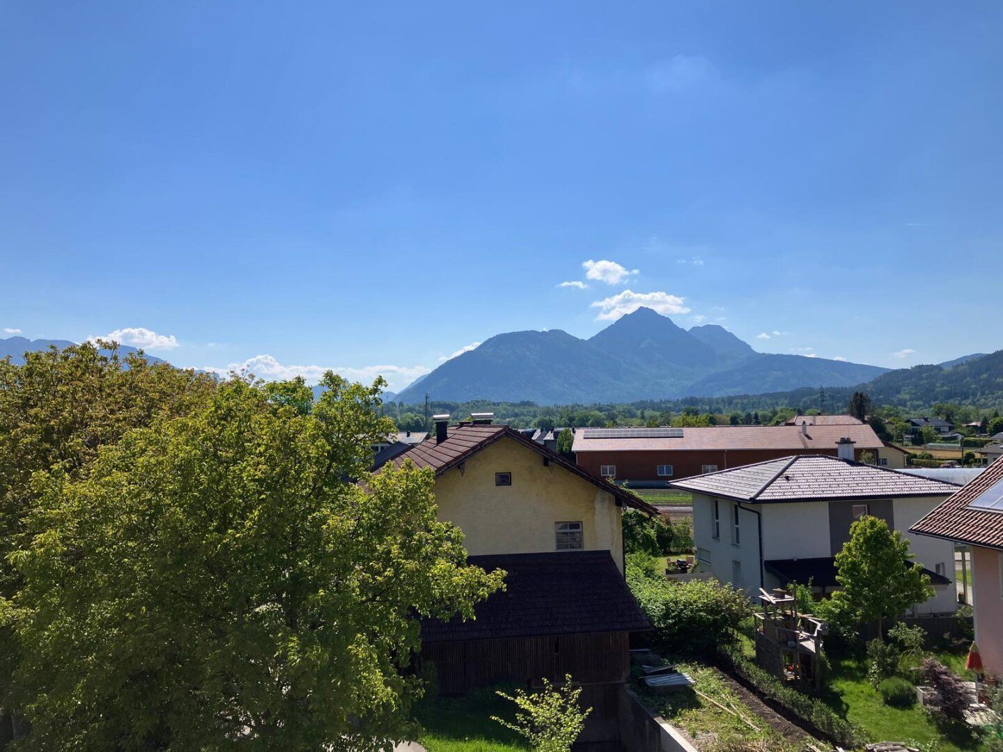 Fantastische Aussichten! Neue 63 m² Dachgeschosswohnung in Wals!