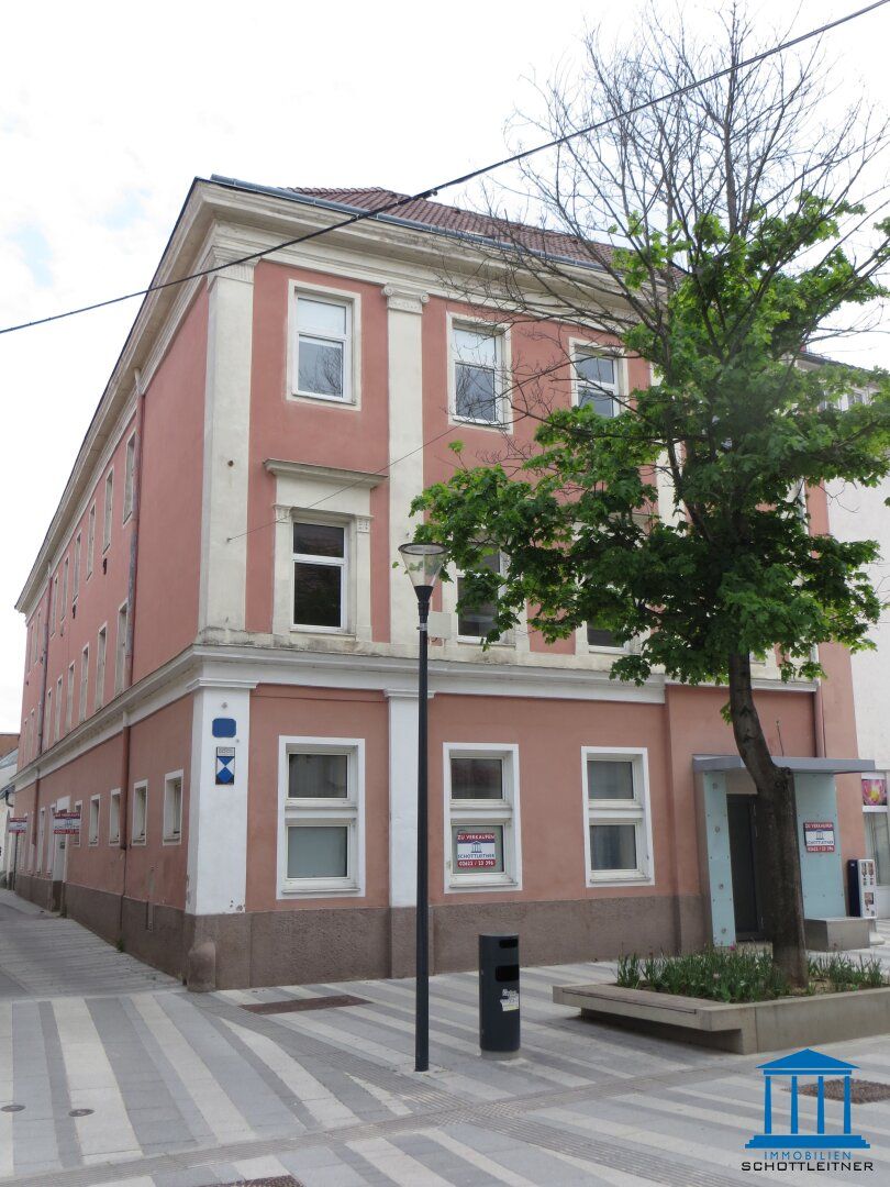 Stadthaus (ehem. SPÖ) mit zugehörigem Parkplatz-Areal