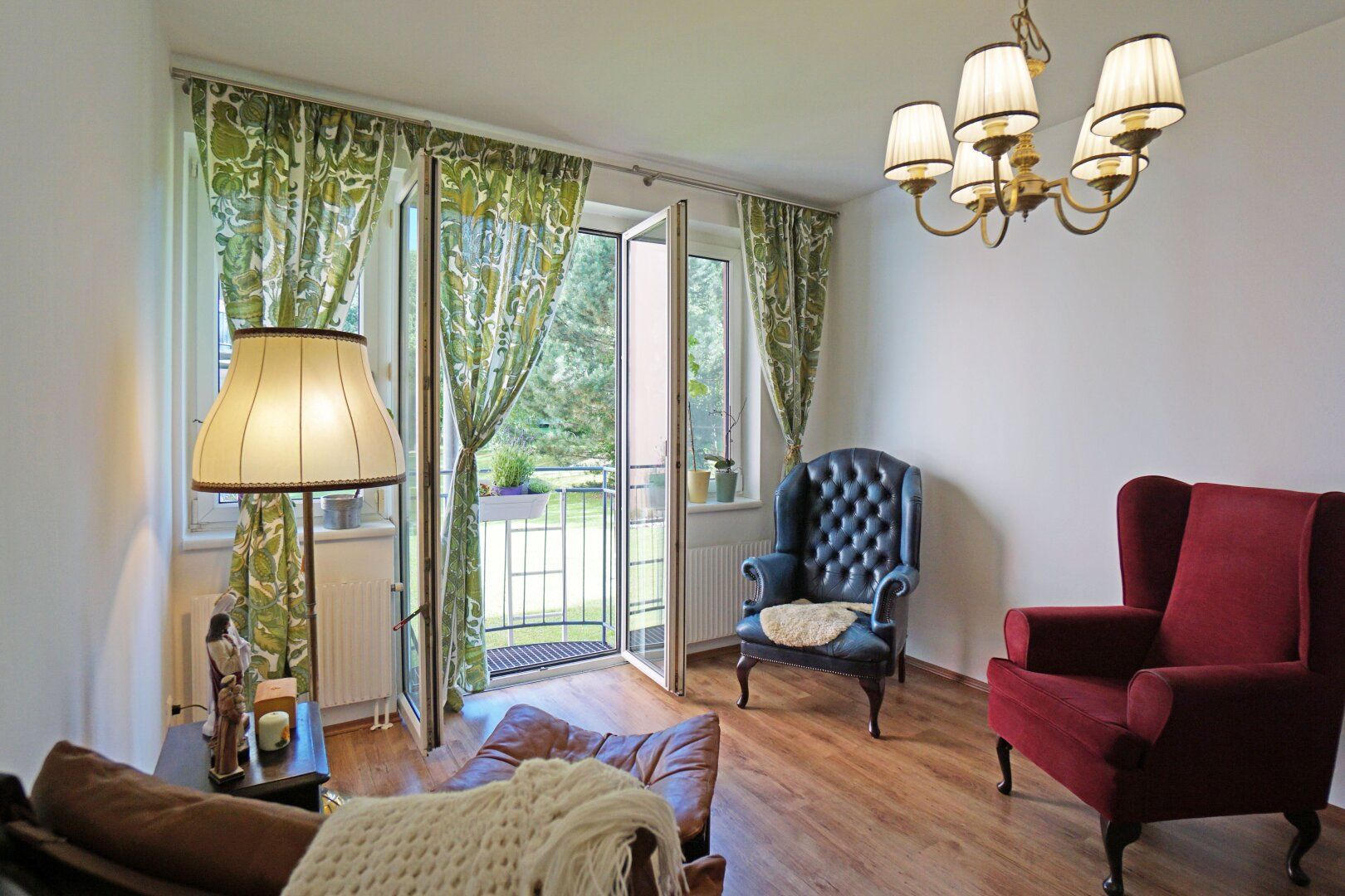 Barrierefreie 3-Zimmerwohnung mit wunderschönem Blick in den gepflegten Allgemeingarten in Purkersdorf