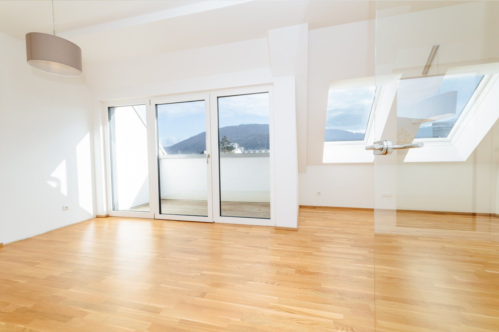 AB SOFORT I MODERNES PENTHOUSE I KLIMA I TERRASSE I SMART-HOME I DESIGN-KÜCHE I MODERNES BAD MIT BODENEBENE DUSCHE & FENSTER I