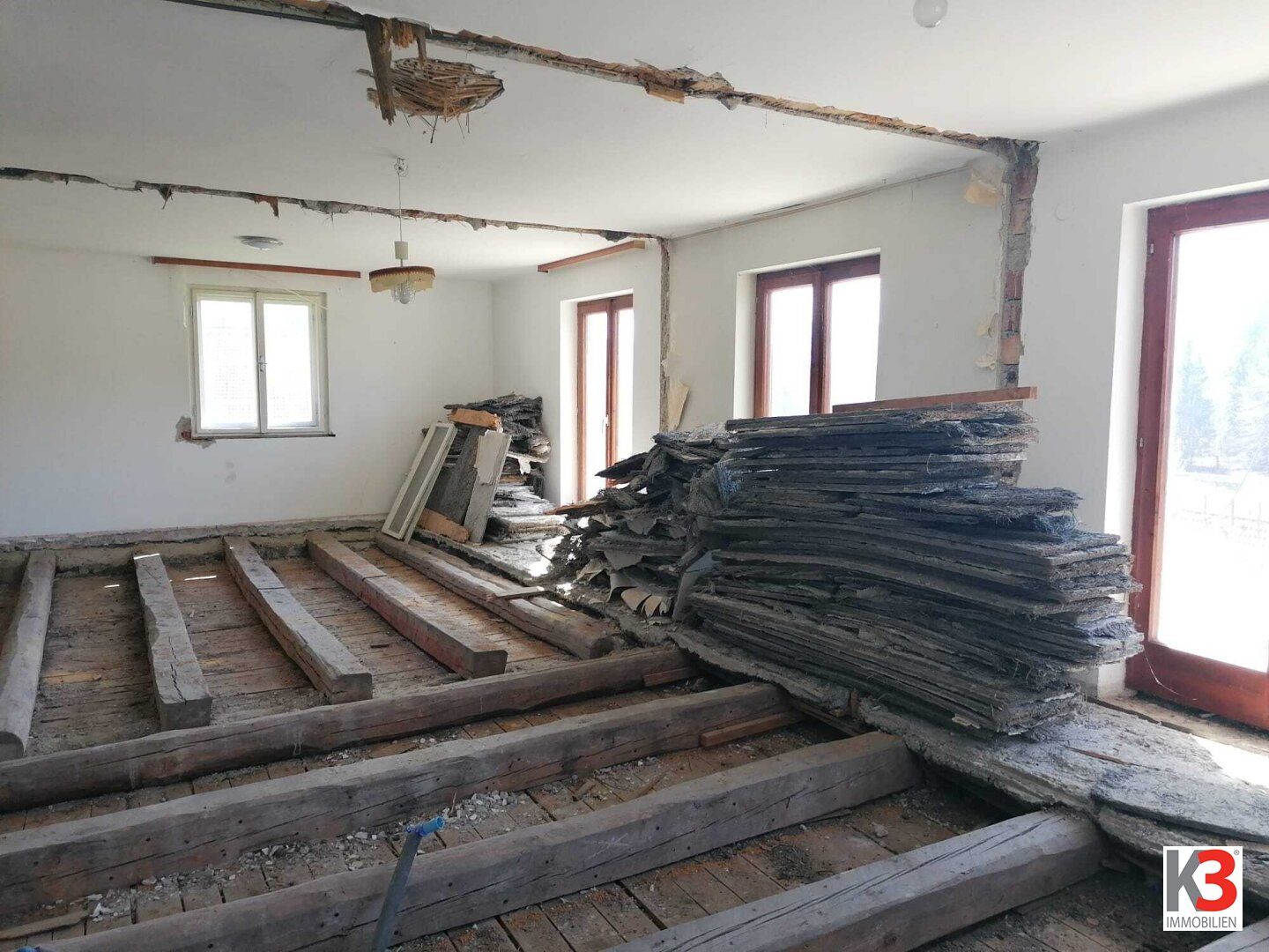 K3 - Entkerntes Haus mit Umbaugenehmigung und Garten