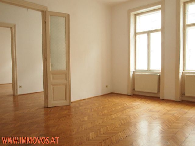 +++ TRAUMHAFT SCHÖNE, STILVOLLE ALTBAUWOHNUNG MIT QUALITÄTVOLLER EINBAUKÜCHE+++