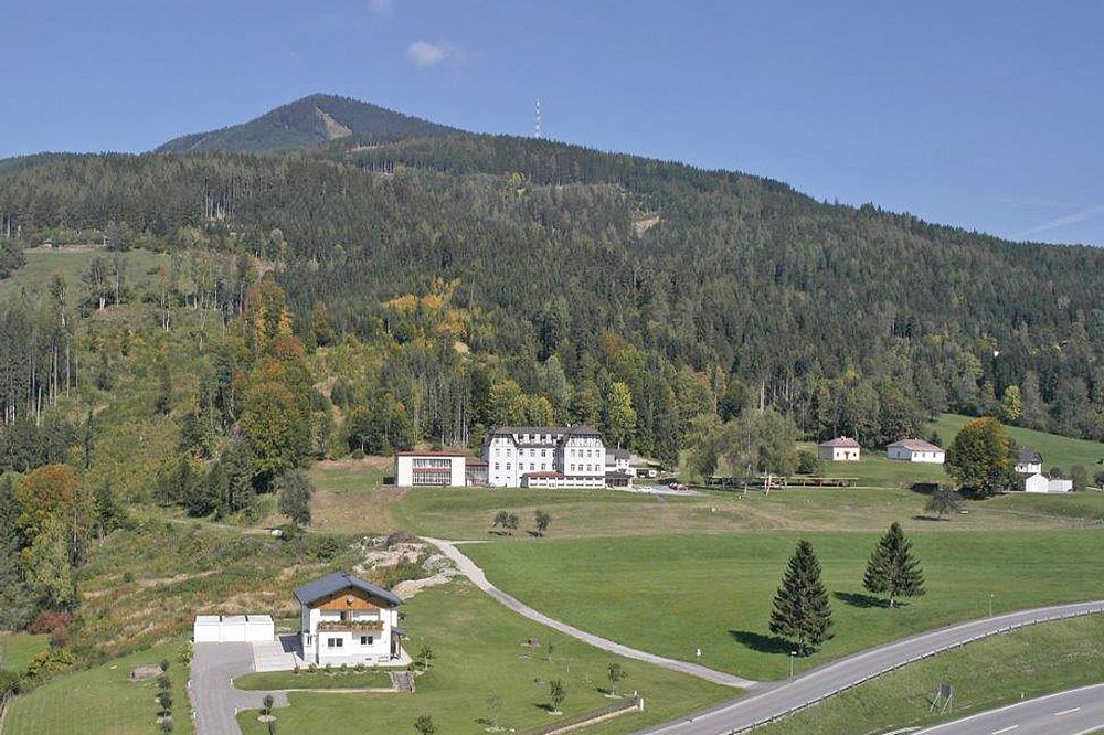 Exklusives Entwicklungsareal mit Bestand & Projektstudie im grünen Herz Österreichs! Aflenz Kurort - Ansicht 2