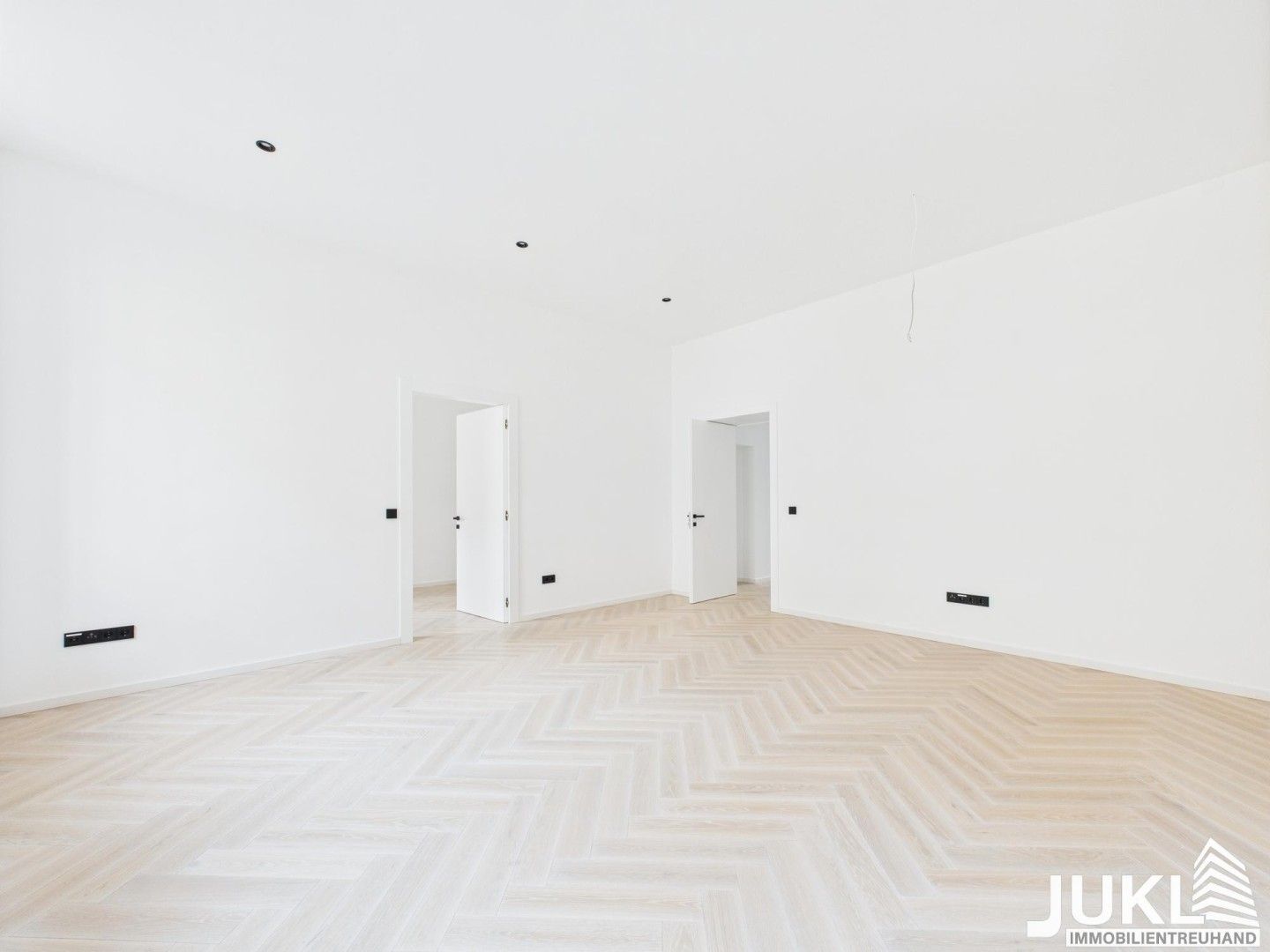 LINZ/STADT: ERSTBEZUG nach Modernisierung - WOHNTRAUM auf ca. 68,9m² Wohnfläche - 2 Zimmer + Essküche- im Herzen von Linz