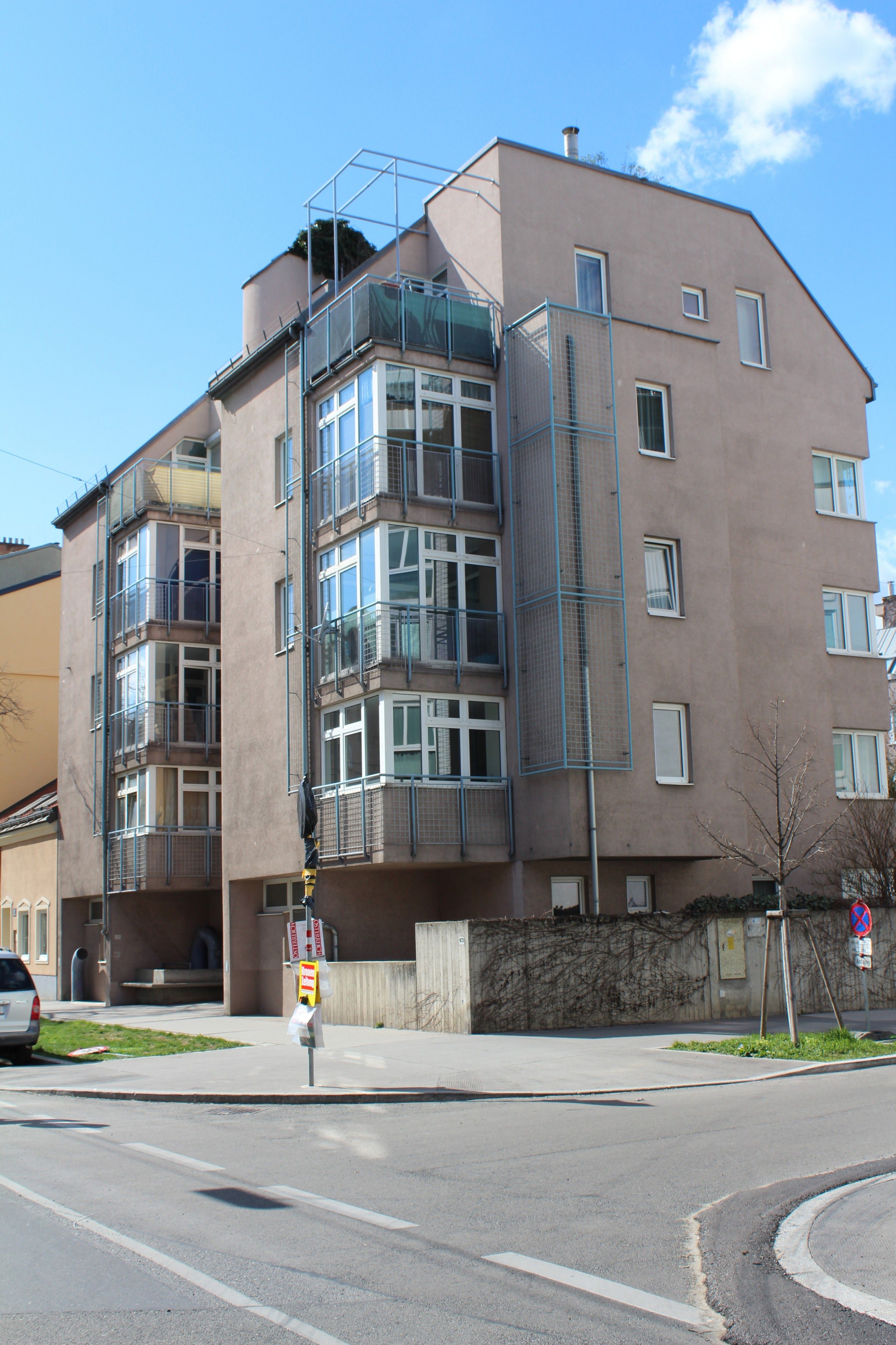 Unbefristete 3-Zimmer-Wohnung mit Lift und Veranda
