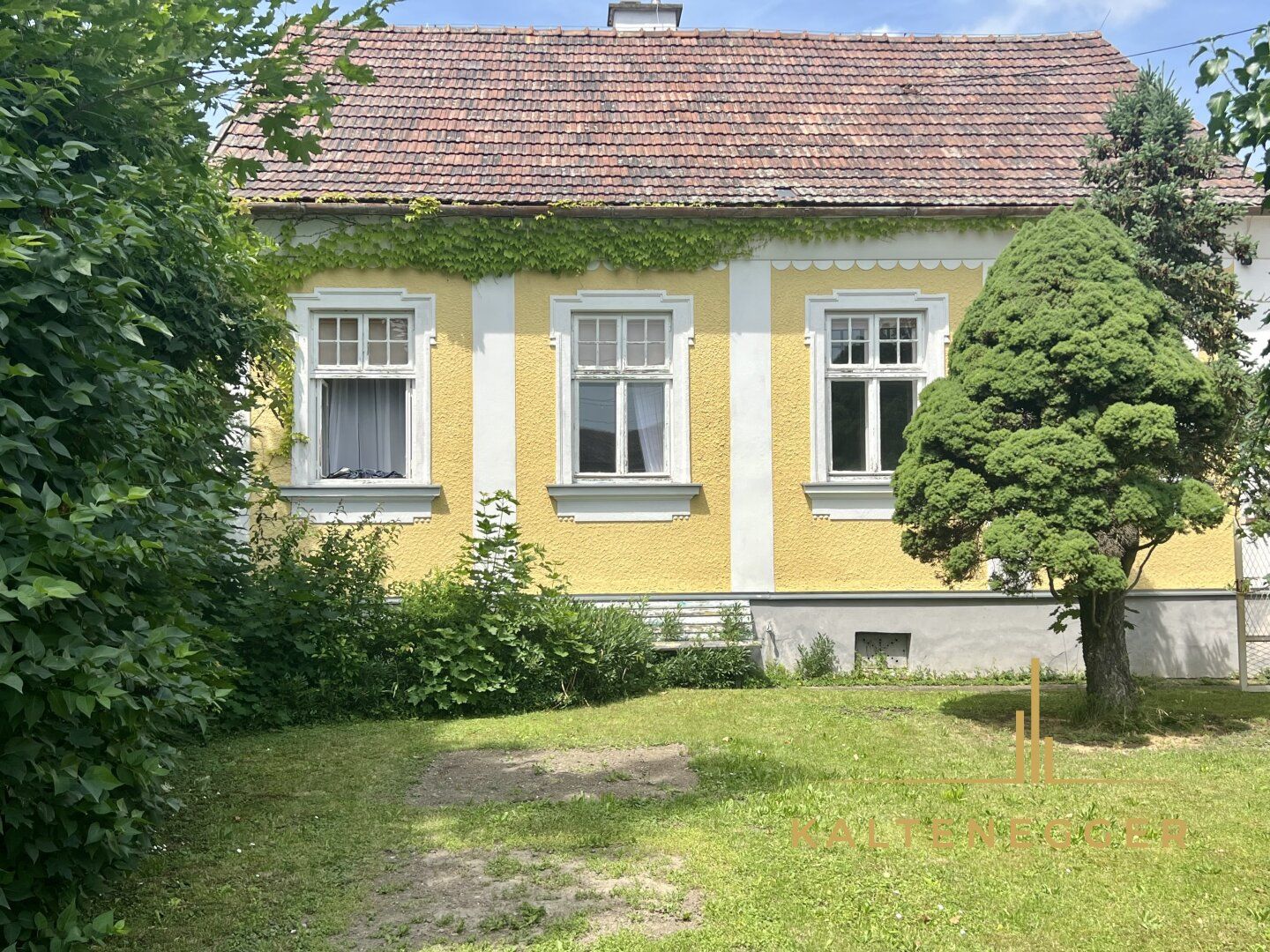 Großzügige Liegenschaft mit Altbestand & Entwicklungspotenzial