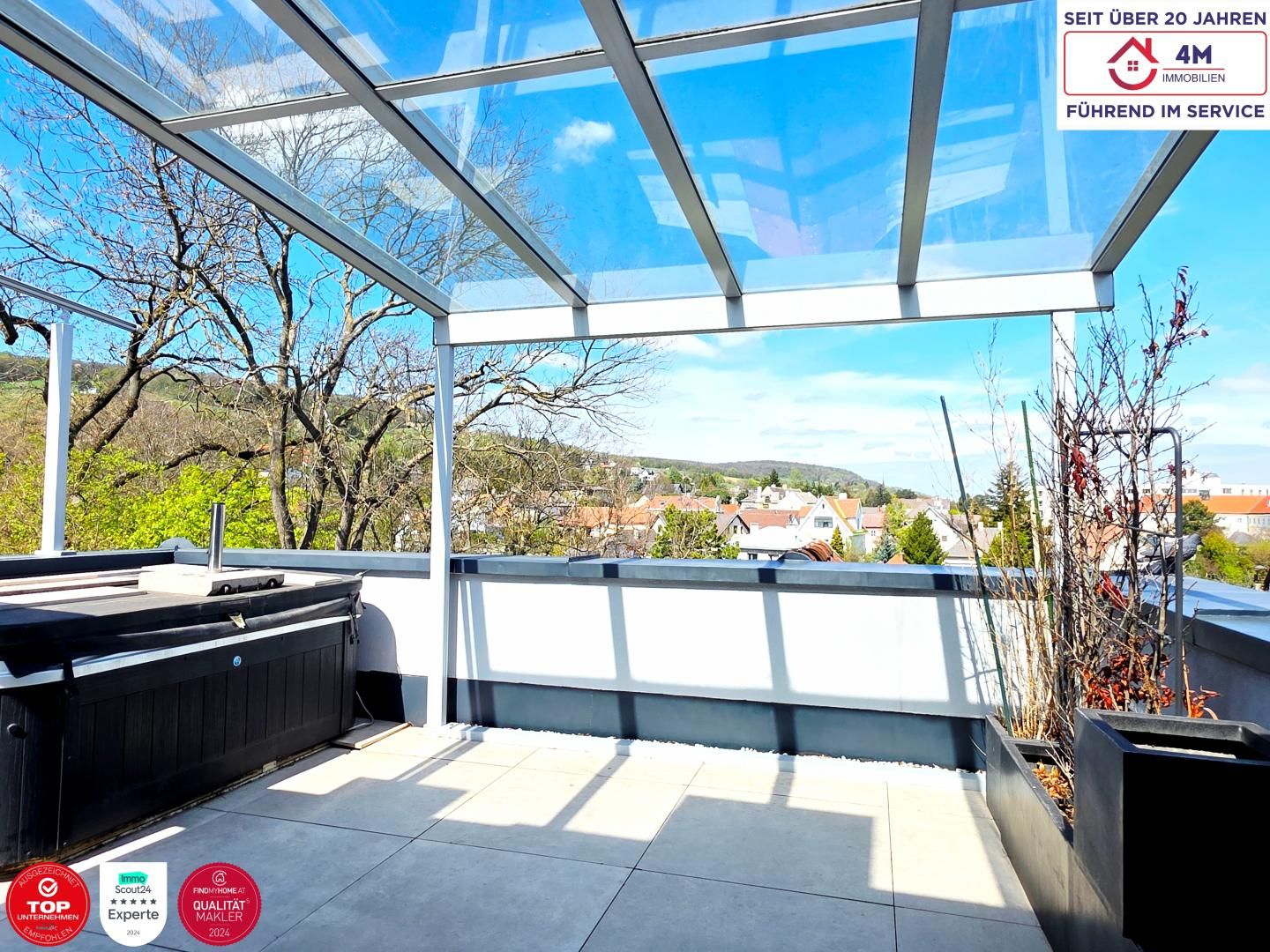 Skyline-Feeling mit Whirlpool & 28 m² privater Dachterrasse-Design Maisonette auf 2 Ebenen