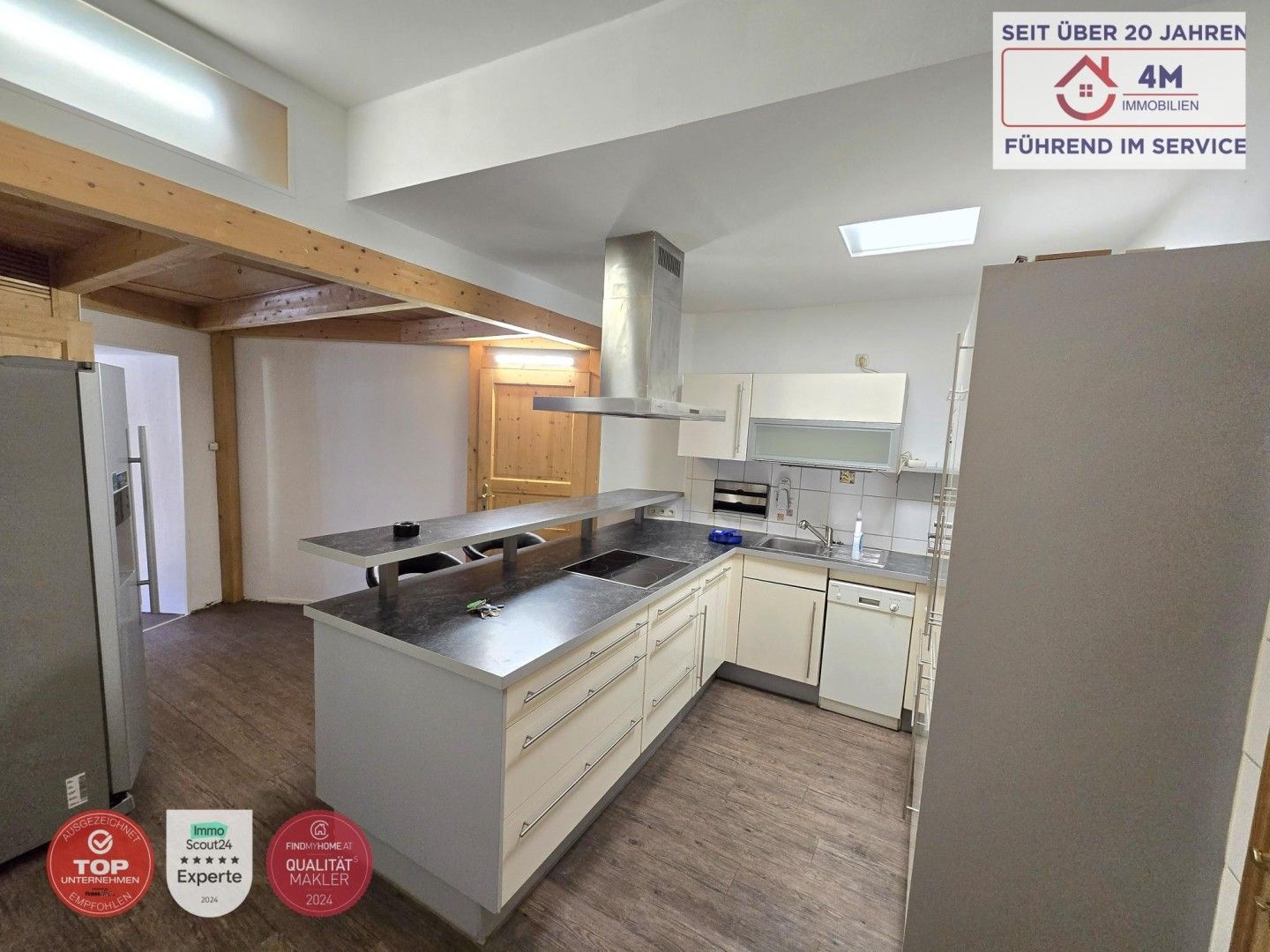 Charmante 4 Zimmer - Wohnung auf 105m² mit separater Küche und eigenem Hof in top Lage 1110 Wien
