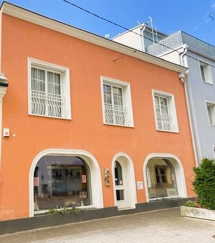 Ihre Stadtvilla in Wiener Neustadt - mit Terrasse, Whirlpool und Geschäftsräumlichkeit