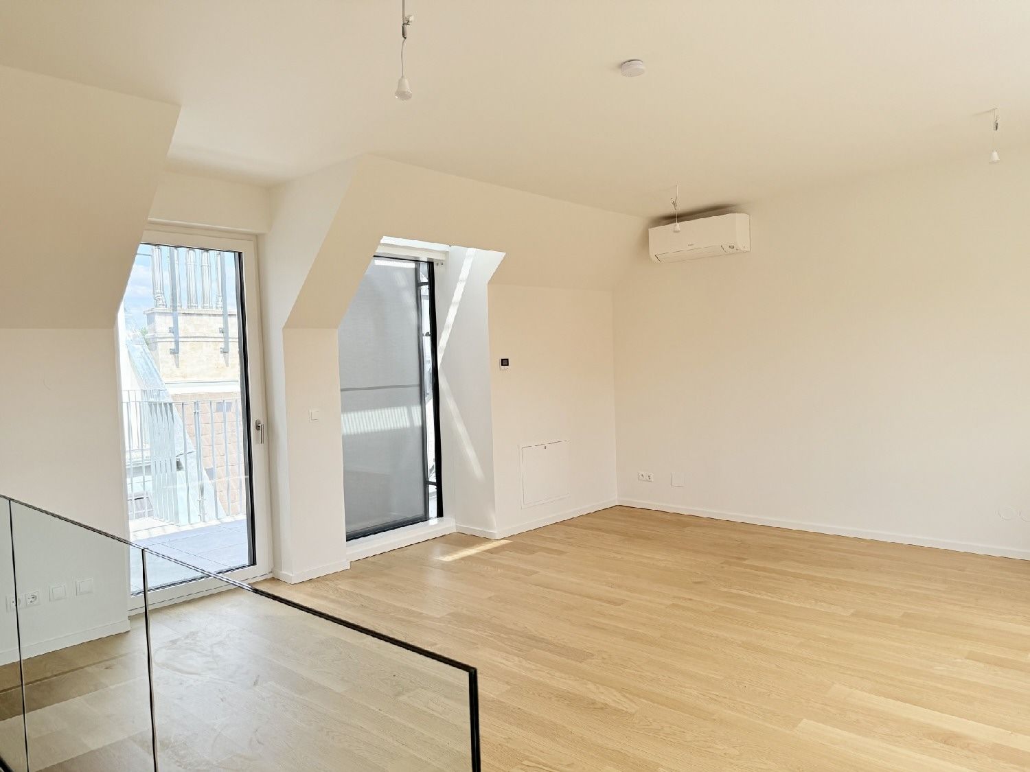 Eleganz trifft Lage - Neubau-Dachgeschosswohnung in Toplage