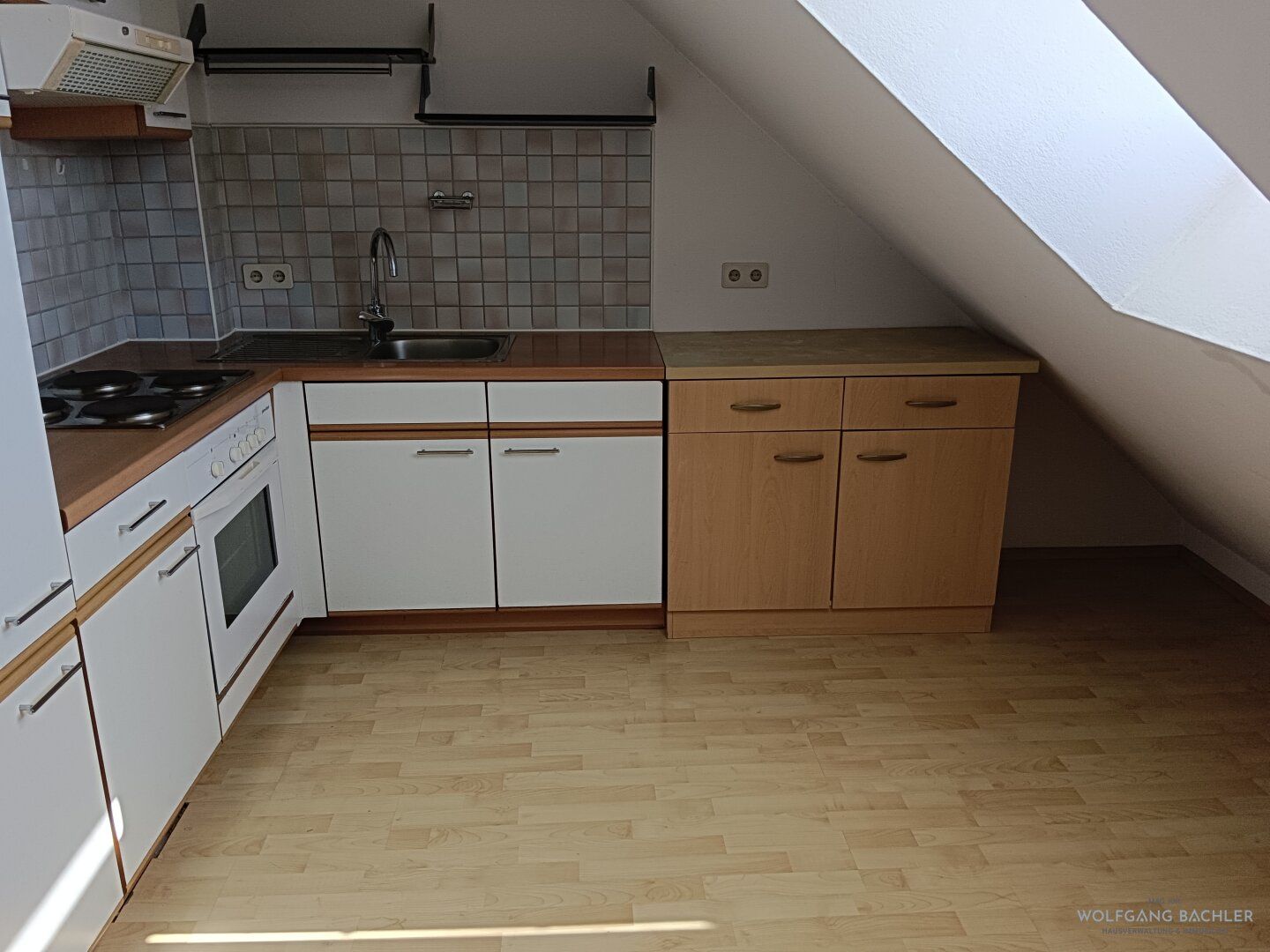 Moderne Dachgeschoßwohnung in Graz: 1 Zimmer, 35m², nur 472,66 € mtl. mieten!