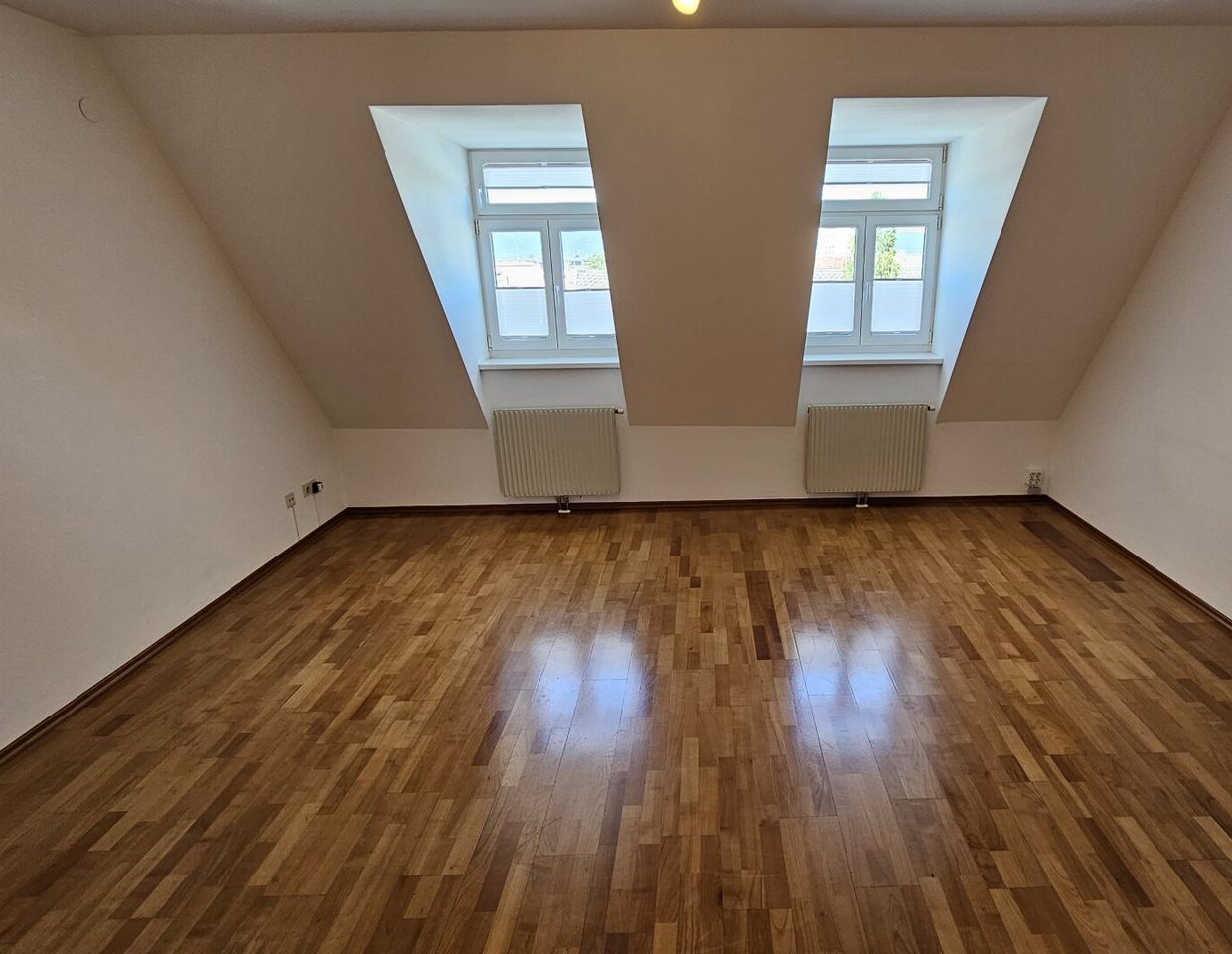 Traumhafter Weitblick - Dachgeschoss-Mietwohnung mit Panoramalift in Bahnhofsnähe