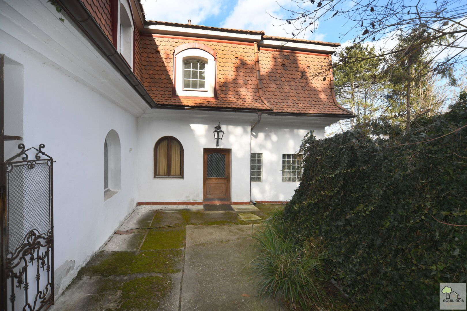 Schöne Altbauvilla mit zwei Wohneinheiten auf einem 1.241m2 großem Grundstück in Klosterneuburg -Weidling!