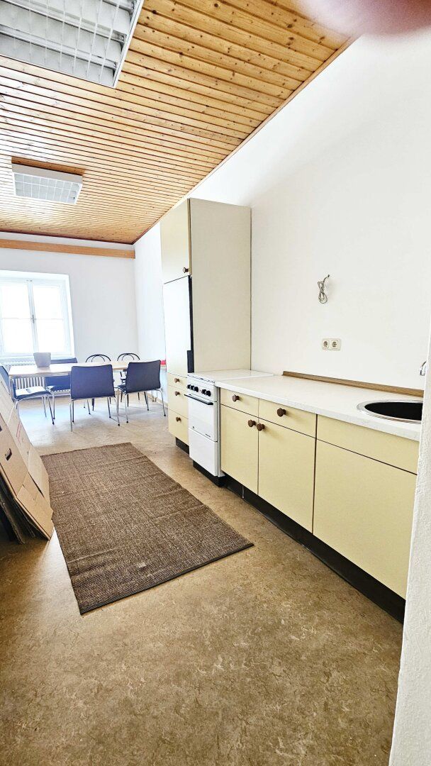 Büro für Steuerberatung in zentraler Lage: 3 Räume, bei Bedarf Besprechungszimmer und Gemeinschaftsraum - Ansicht 5