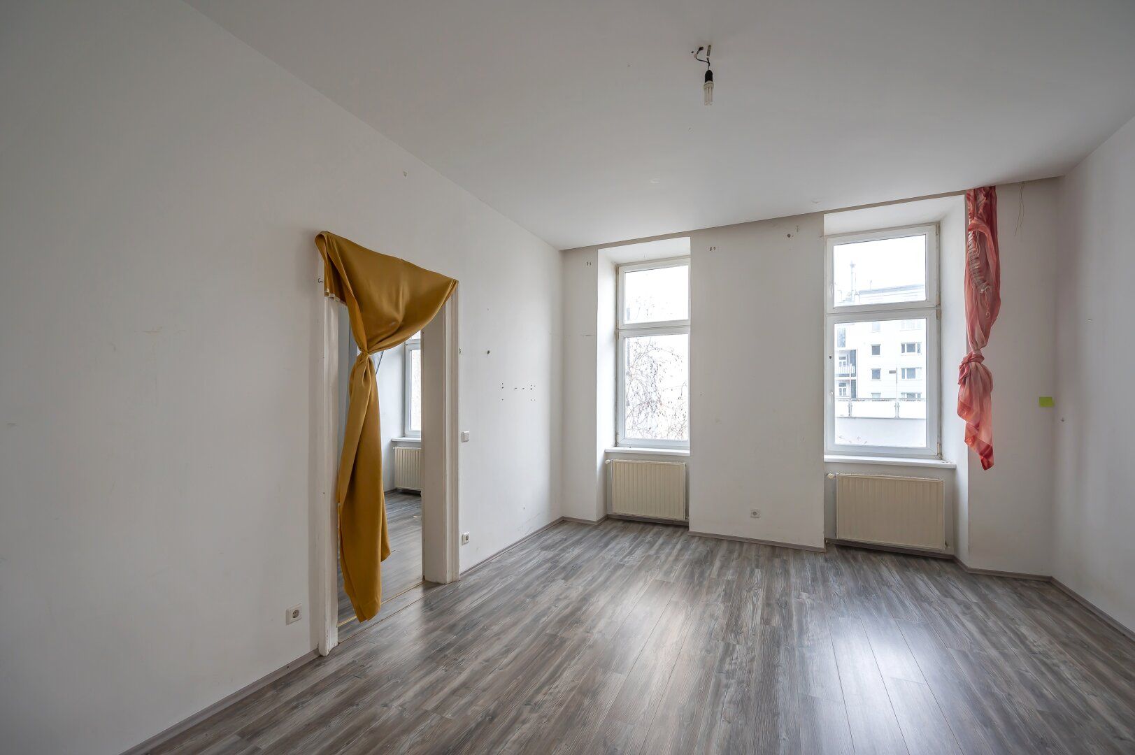 **Hannovermarkt** Sanierungsbedürftige 3-Zimmer Altbauwohnung - Airbnb - Balkonoption