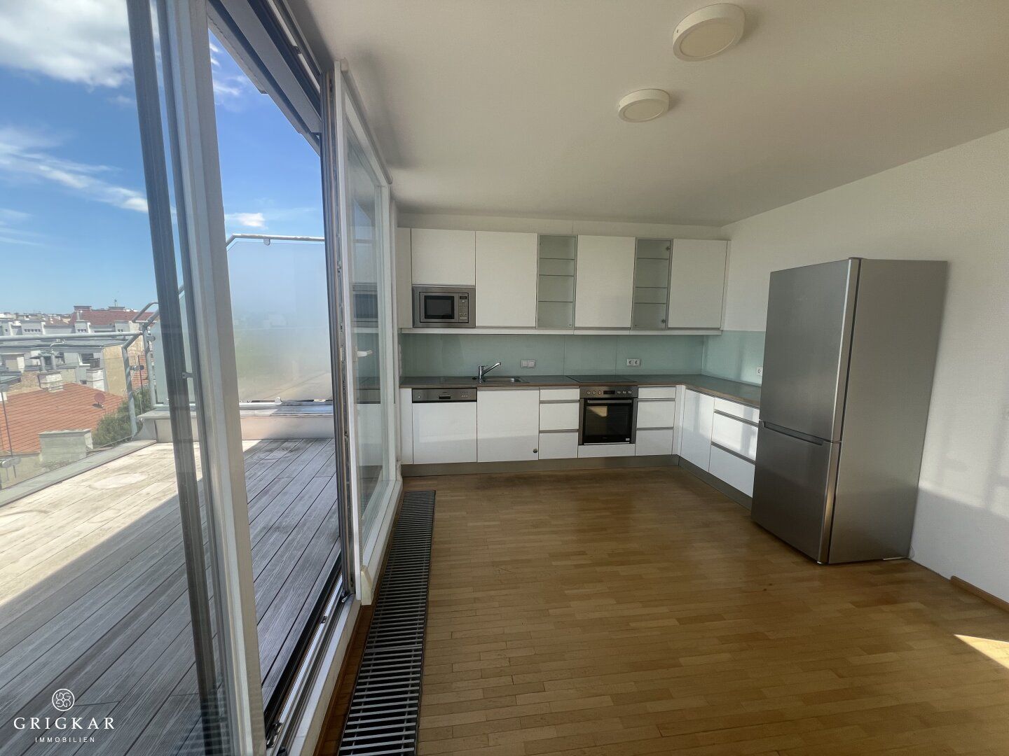 Dachgeschoss Maisonette mit ca. 15 m2 Terrasse unbefristet zu vermieten