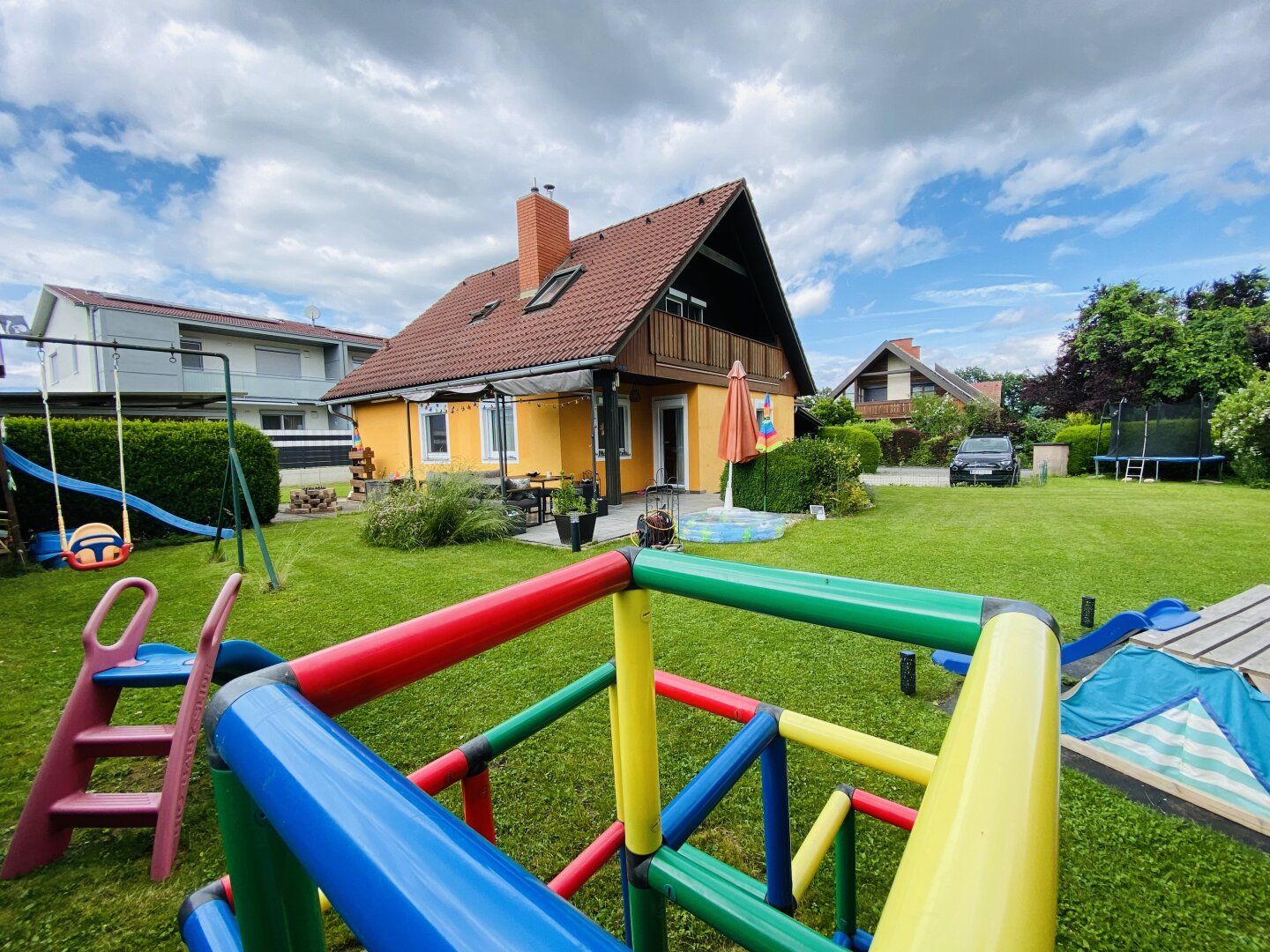 Spielberg: gemütliches Einfamilienhaus mit Garten, Terrasse, Balkon & Garage
