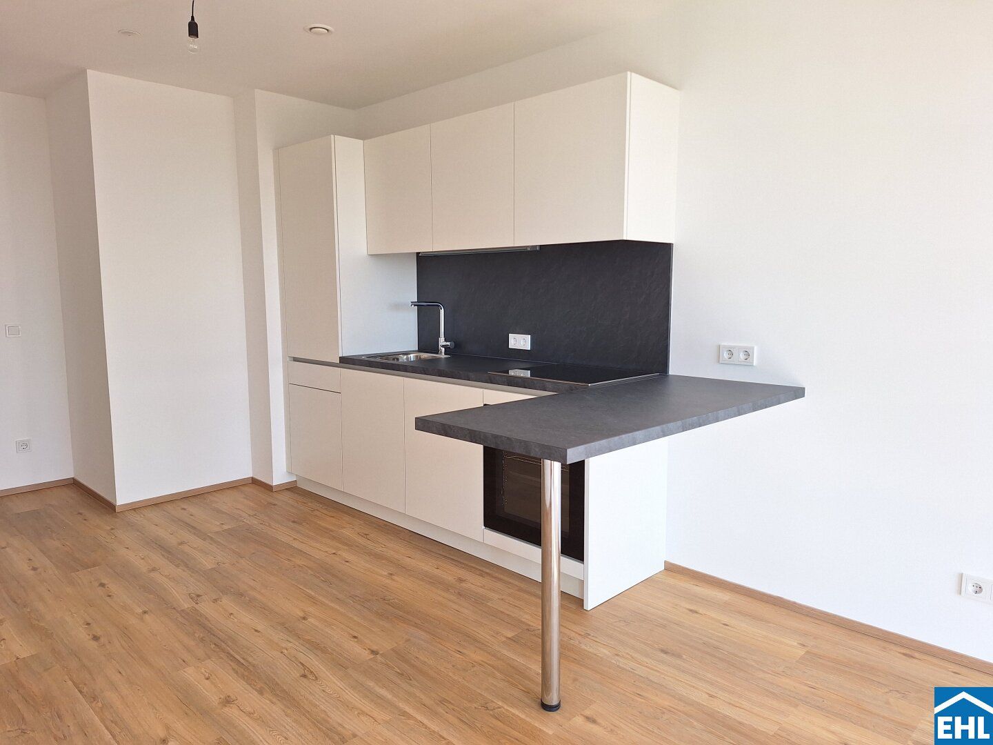 ++ERSTBEZUG++ Hochwertige 2-Zimmer-Wohnung mit Einbauküche im 16.OG!
