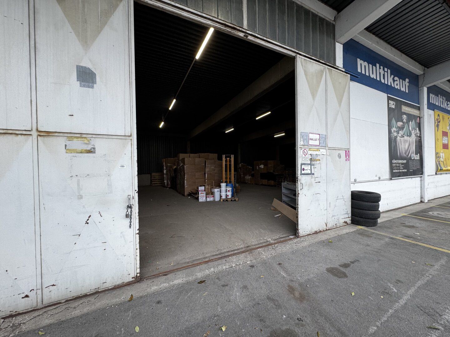 Moderne Halle mit 4 m Höhe und LKW-Zufahrt - ca. 355,5 m² im 21. Bezirk. Flexibel Nutzbar - Ansicht 2