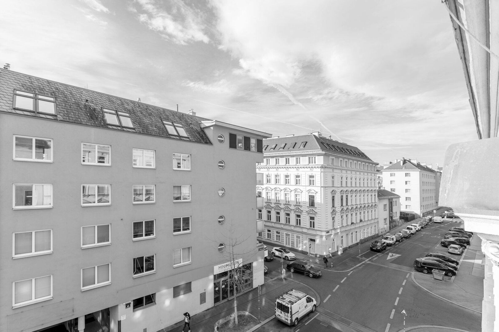 Sanierungsbedürftige Wohnungen (7 Einheiten) zzgl. Rohdachboden