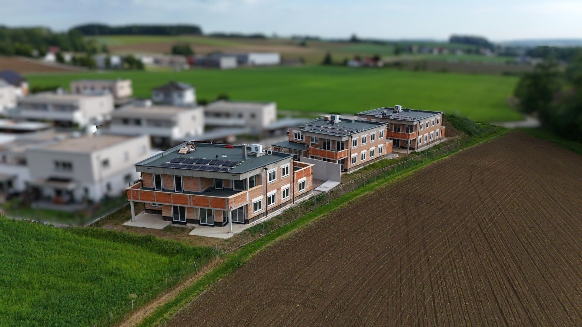 Traumhafte Erstbezugswohnung in St. Marien: 90m², Balkon & 2 Carportstellplätzen!