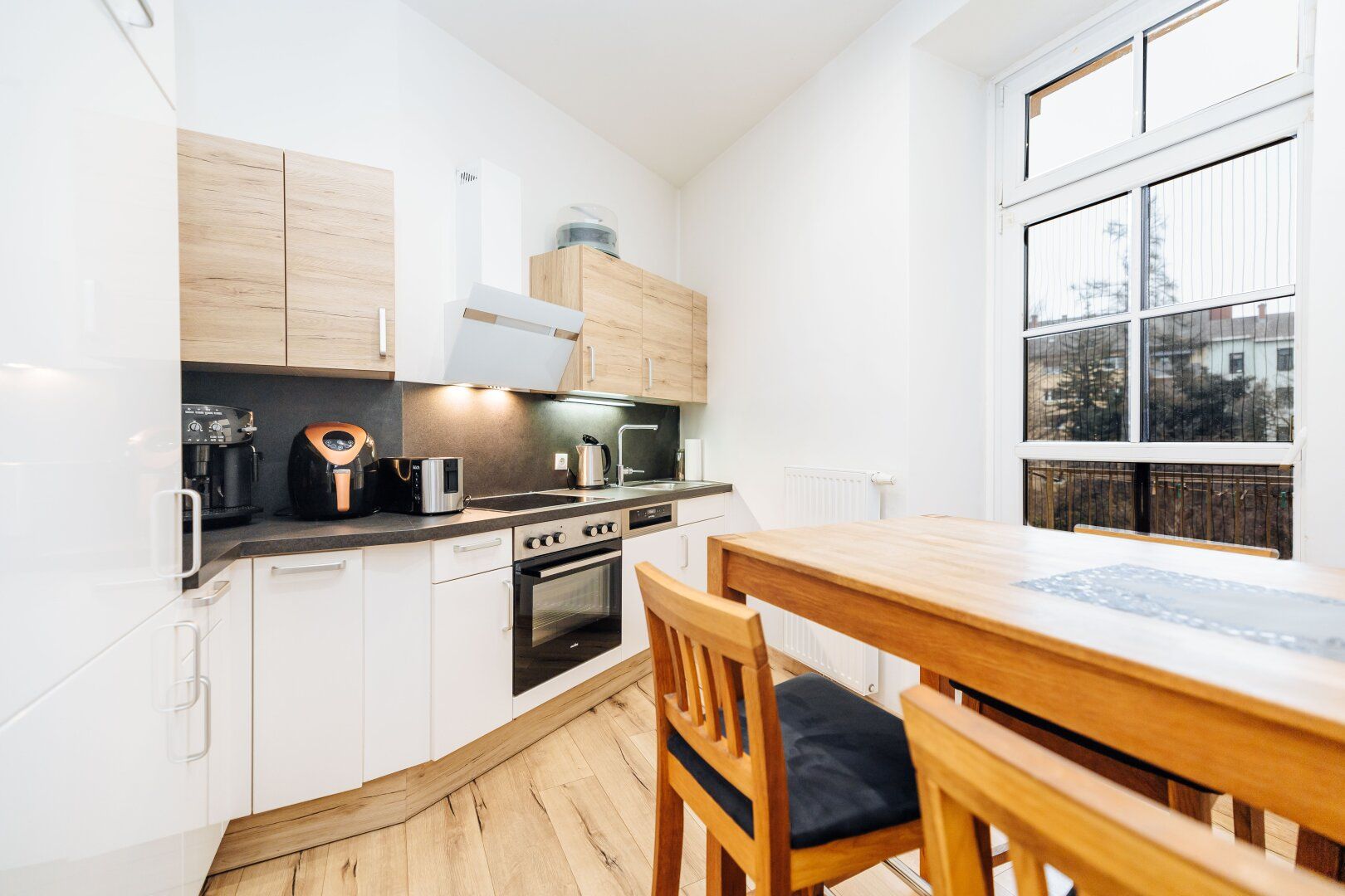 1 MONAT MIETFREI I BAHNHOF NÄHE I WG TAUGLICH I BALKON I I TOP-SANIERT I 1. OG MIT LIFT I HAUSTIERE WILLKOMMEN I SEHR LICHTDURCHFLUTET I BODENEBENE DUSCHE I PROJEKT WOHNEN I AB SOFORT VERFÜGBAR I111