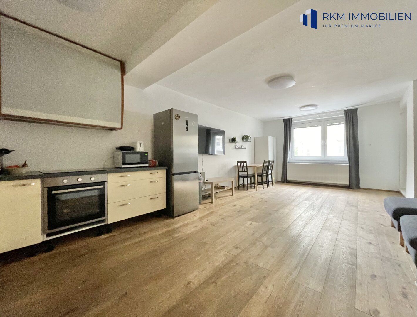 Vollrenovierte 4-Zimmer-Wohnung vor der U-Bahn Station U6 Dresdnerstraße