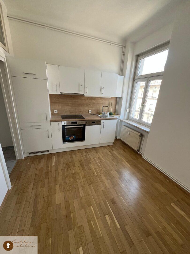Attraktive frisch sanierte 2-Zimmer-Altbauwohnung in Top-Lage nähe Citypark - zur Miete.