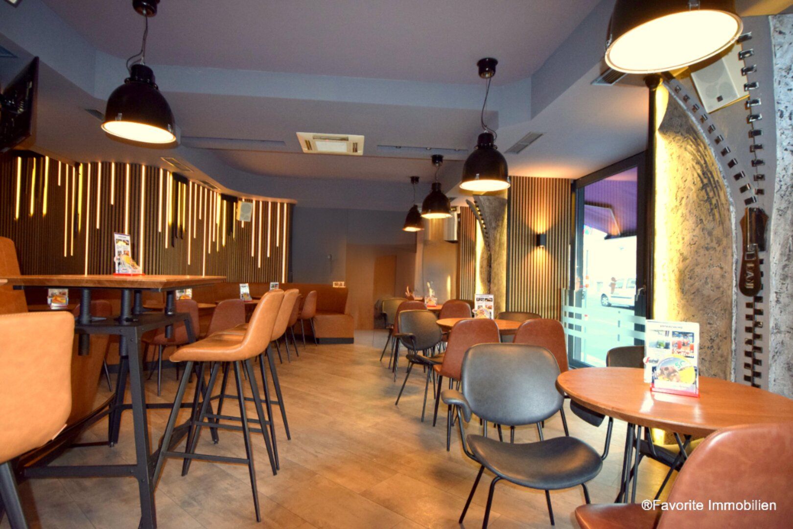 Perfektes & gut laufendes Gastro Lokal, Bar, Lounge in guter Lage: 130m² + 2 große Schanigarten + 117 m² Wohnung, in U-Bahn-Nähe! - Ansicht 5